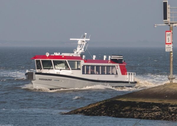 Hiddeborg arriving in Lauwersoog from Schiermonnikoog, 23-01-2026