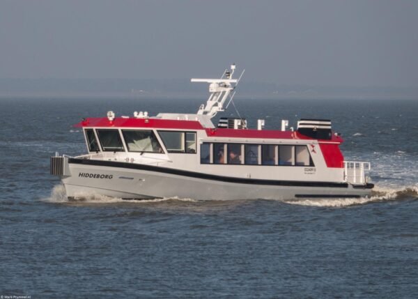 Hiddeborg arriving in Lauwersoog from Schiermonnikoog, 23-01-2026