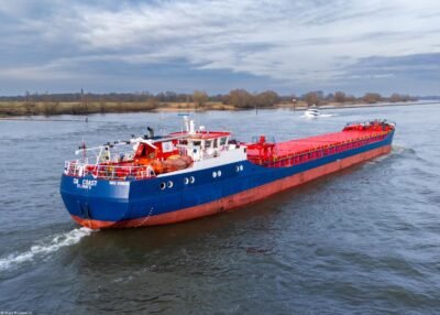CM Coast on river Waal passing Rossum, 01-02-2026