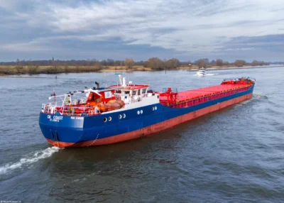 CM Coast on river Waal passing Rossum, 01-02-2026