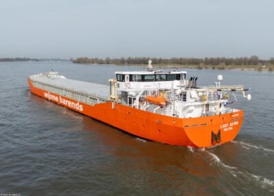 Lady Astrid on river Rhine passing Hönnepel, 06-03-2026