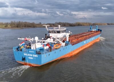 Wilson Ems on river Rhine passing Spijk, 10-03-2026