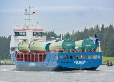 Abis Belfast in Kiel Canal passing Breiholz, 16-05-2015