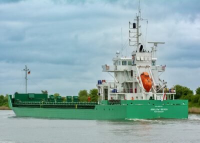Arklow Beach in Kiel Canal passing Breiholz, 14-05-2015