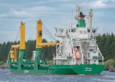 Cellus in Kiel Canal passing Breiholz, 29-05-2014