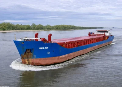Eems Sun on river Waal passing Ewijk, 18-04-2026