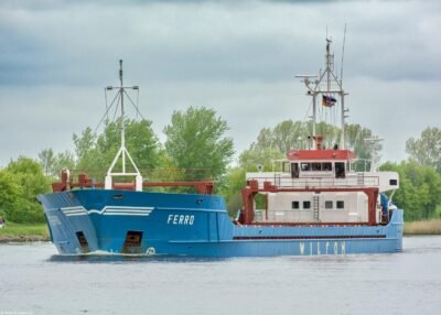 Ferro in Kiel Canal passing Breiholz, 14-05-2015