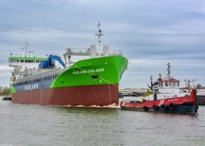 Hagland Polaris passing Farmsum underway to open waters, 03-04-2026