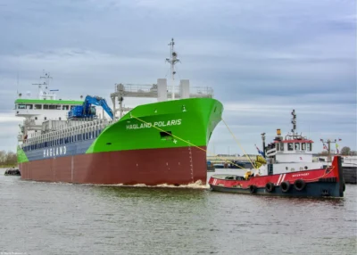 Hagland Polaris passing Farmsum underway to open waters, 03-04-2026