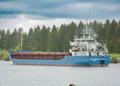Rix River in Kiel Canal passing Breiholz, 14-05-2015