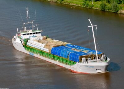 Scot Carrier in Kiel Canal passing Grunenthal, 29-05-2014