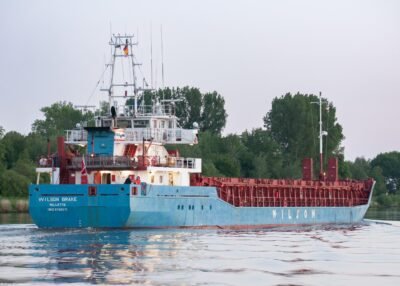 Wilson Brake in Kiel Canal passing Breiholz, 29-05-2014