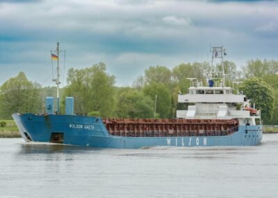 Wilson Gaeta in Kiel Canal passing Breiholz, 14-05-2015