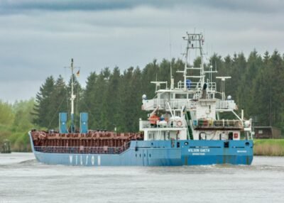 Wilson Gaeta in Kiel Canal passing Breiholz, 14-05-2015