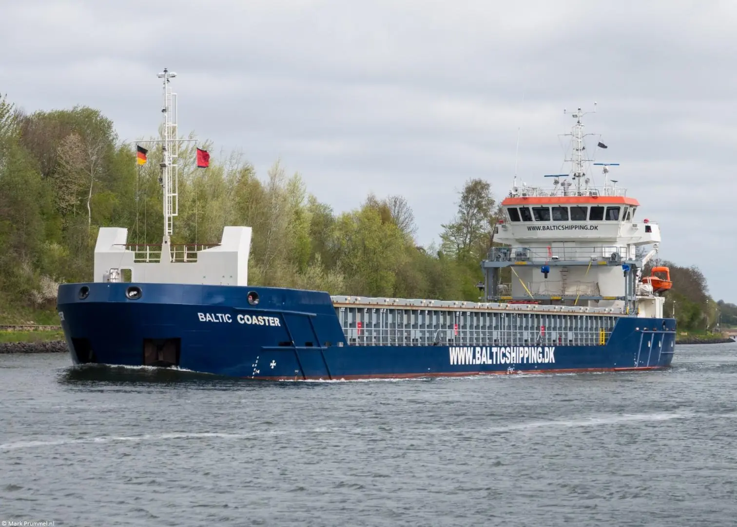 Baltic Coaster in Kiel Canal passing Landwehr, 25-04-2026