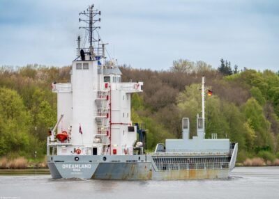 Dreamland in Kiel Canal passing Hohenhörn, 25-04-2026