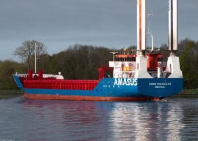 Eems Traveller in Kiel Canal passing Hohenhörn, 27-04-2026