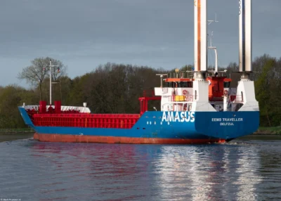 Eems Traveller in Kiel Canal passing Hohenhörn, 27-04-2026