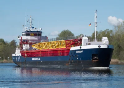 Heenvliet in Kiel Canal passing Oldenbüttel, 26-04-2026