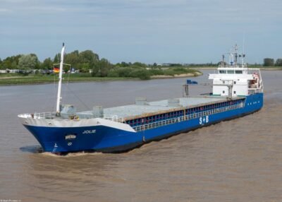 Jolie on river Ems passing Leer, 02-05-2026