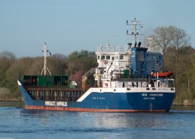 Rix Venture in Kiel Canal passing Hohenhörn, 26-04-2026