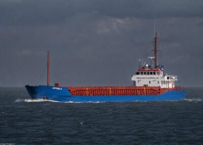 Antonia B passing Cuxhaven, 17-05-2025