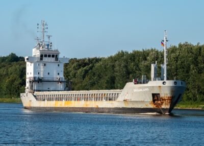 Dreamland in Kiel Canal passing Hohenhörn, 17-07-2026