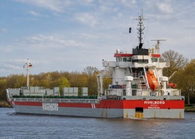Fivelborg in Kiel Canal passing Landwehr, 25-04-2026