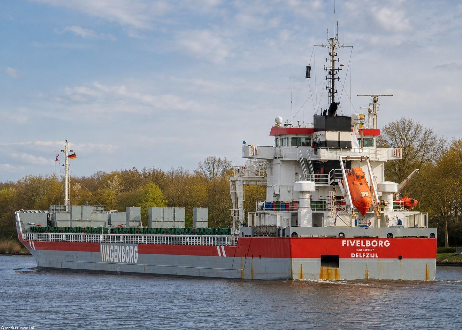 Fivelborg in Kiel Canal passing Landwehr, 25-04-2026 Fivelborg in Kiel Canal passing Landwehr, 25-04-2026