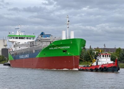 Hagland Poseidon passing Farmsum underway to open waters, 04-09-2026