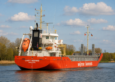 Lady Hedwig in Kiel Canal passing Breiholz, 24-04-2026