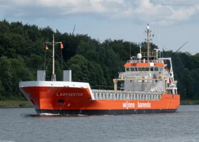 Lady Hester in Kiel Canal passing Sehestedt, 01-08-2026
