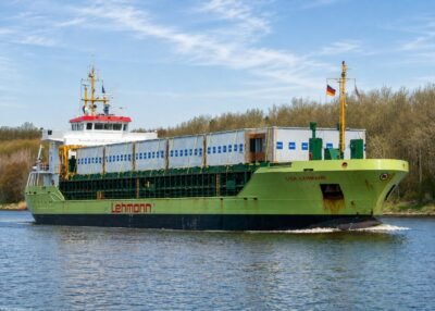 Lisa Lehmann in Kiel Canal passing Breiholz, 24-04-2026