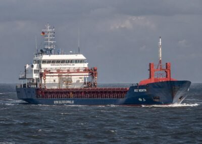 Rix Vente passing Cuxhaven, 17-05-2025