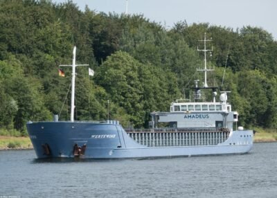 Westewind in Kiel Canal passing Sehestedt, 01-08-2026